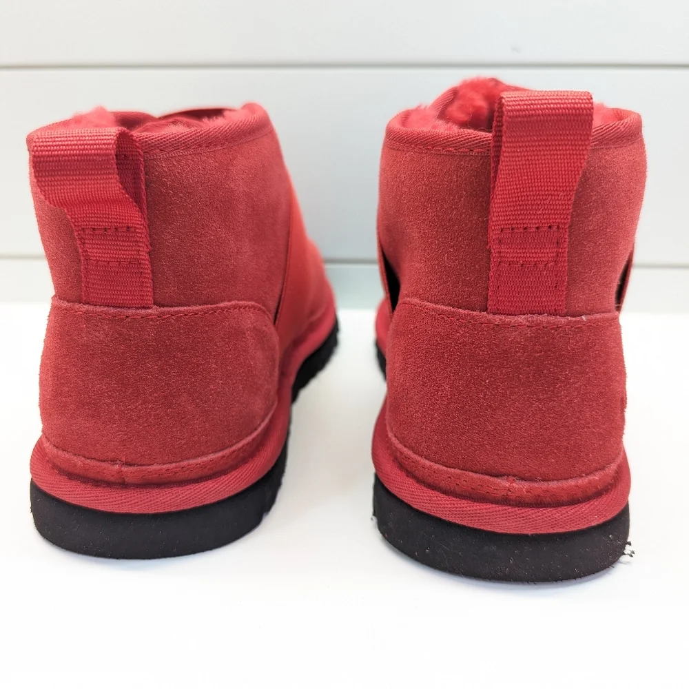 UGG Neumel II Graphic Spell Out Red Logo Ankle Chukka Comfy Suede Boots Men's 9